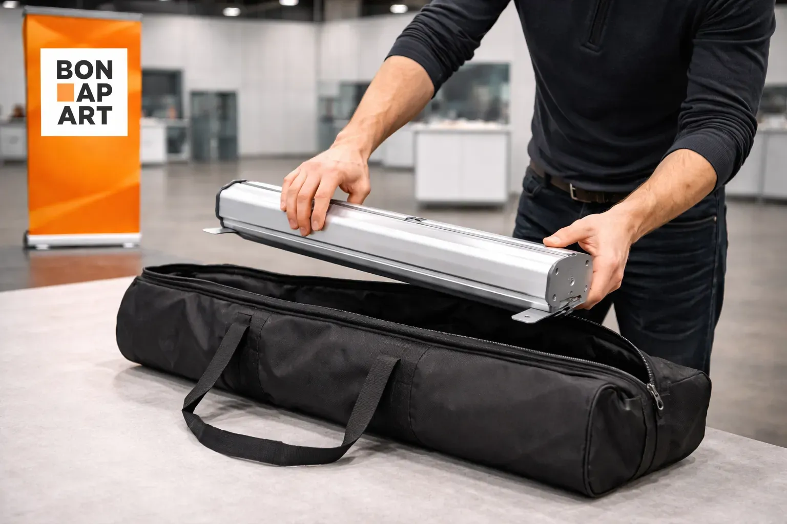 начальный этап установки roll up стенда